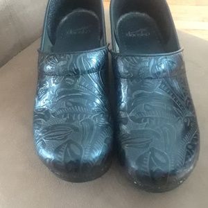 Ladies Dansko Shoes